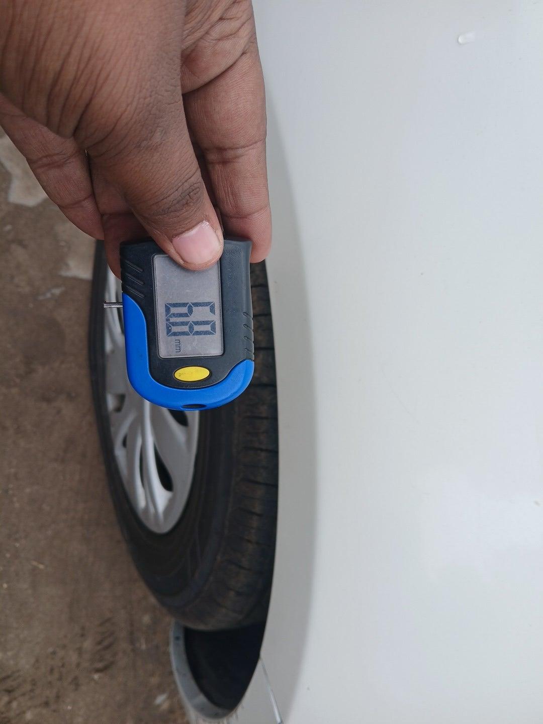 2014 Maruti Swift VXI, Petrol, Manual, 23,495 km, tyre