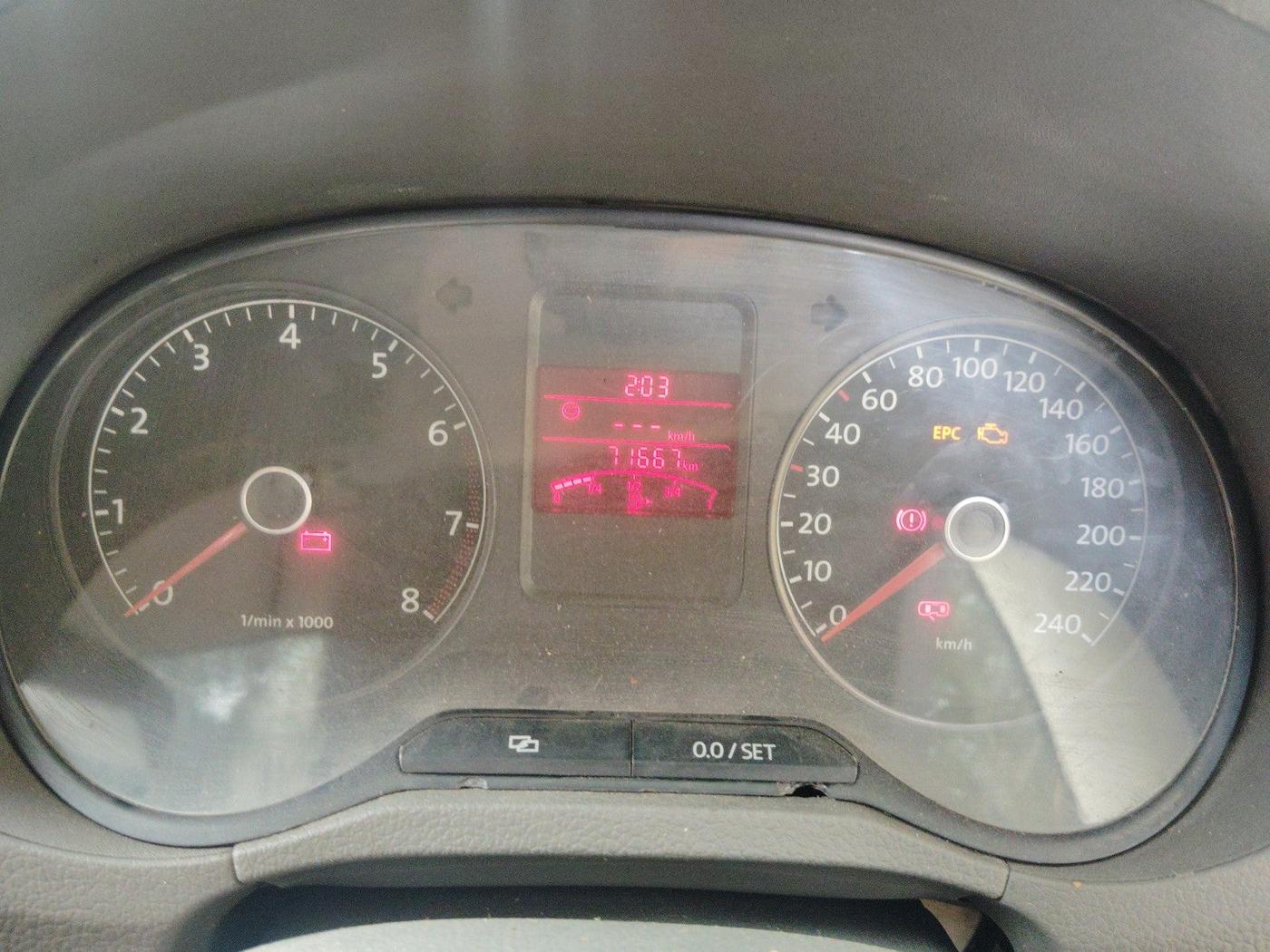 2010 Volkswagen Vento HIGHLINE 1.6 MPI, Petrol, Manual, 71,667 km, interior