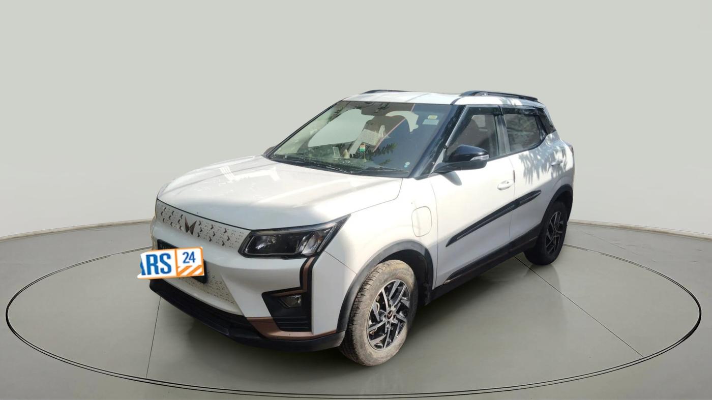 2023 Mahindra XUV400 EL 7.2 KW, Electric, Automatic, 37,705 km, exterior