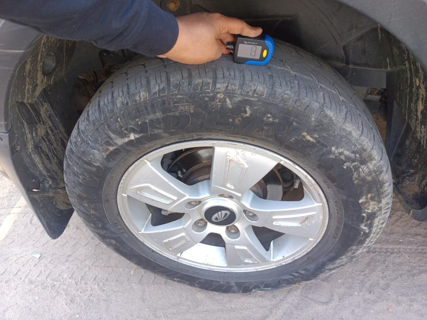 2014 Mahindra XUV500 W8, Diesel, Manual, 82,175 km, tyre