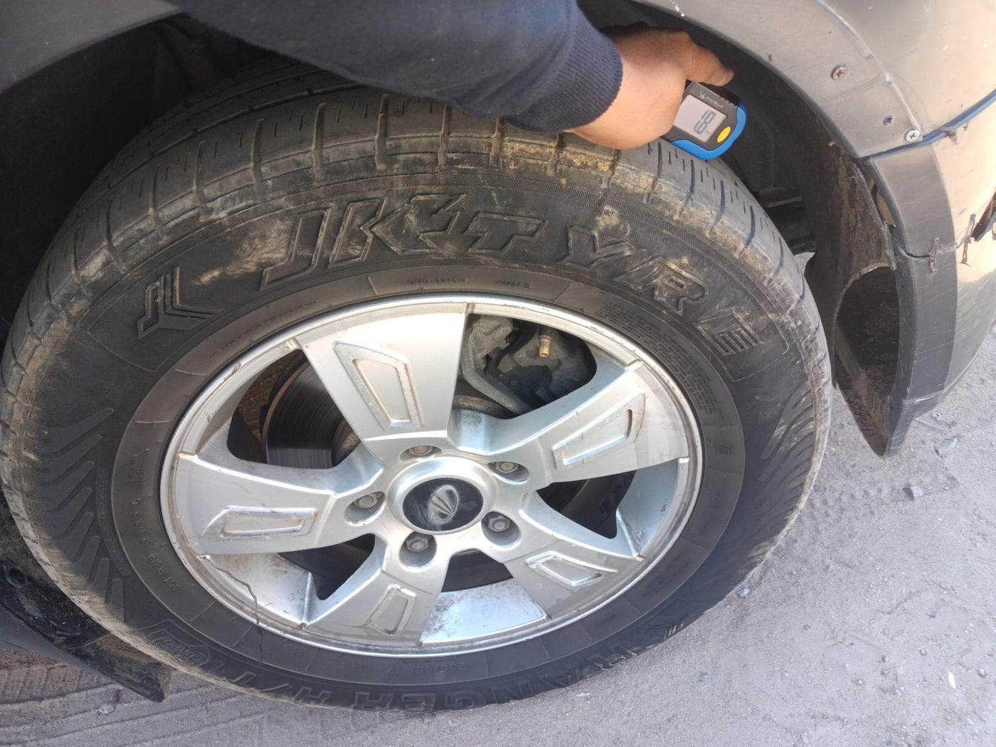 2014 Mahindra XUV500 W8, Diesel, Manual, 82,175 km, tyre