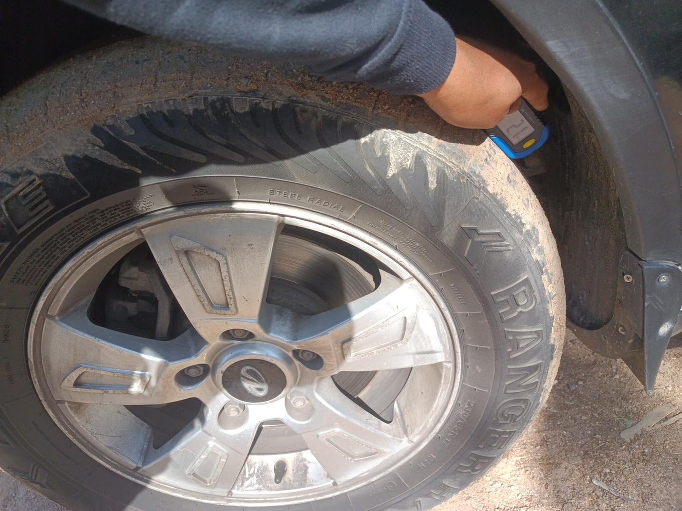 2014 Mahindra XUV500 W8, Diesel, Manual, 82,175 km, tyre