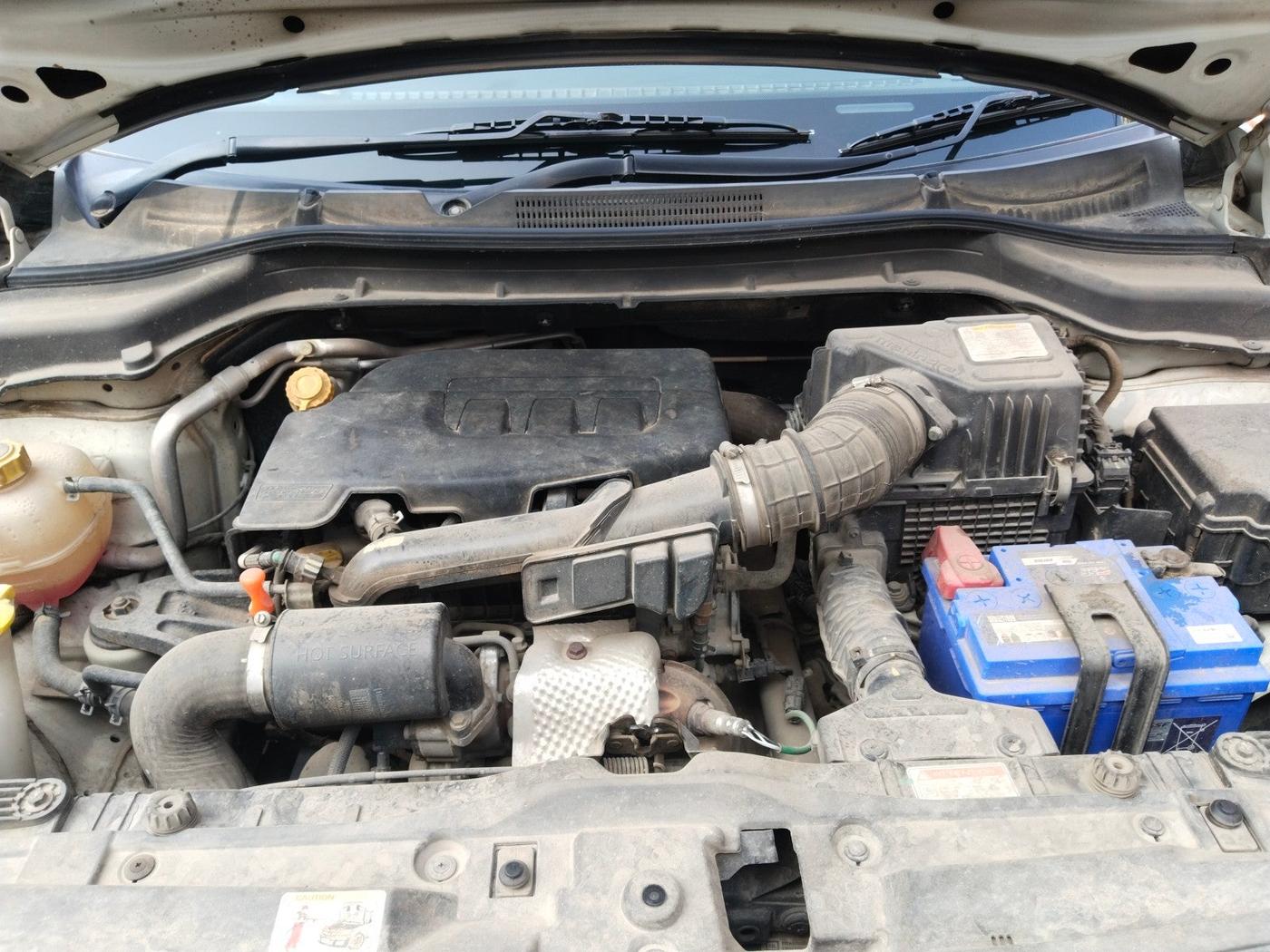 2019 Mahindra XUV300 W8 (O) 1.2 PETROL, Petrol, Manual, 99,220 km, exterior