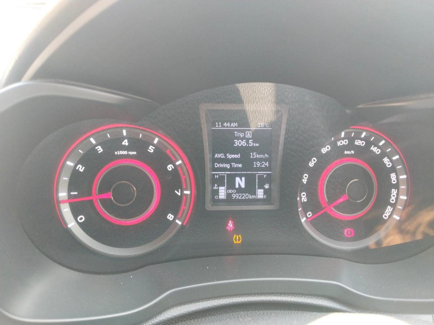 2019 Mahindra XUV300 W8 (O) 1.2 PETROL, Petrol, Manual, 99,220 km, interior