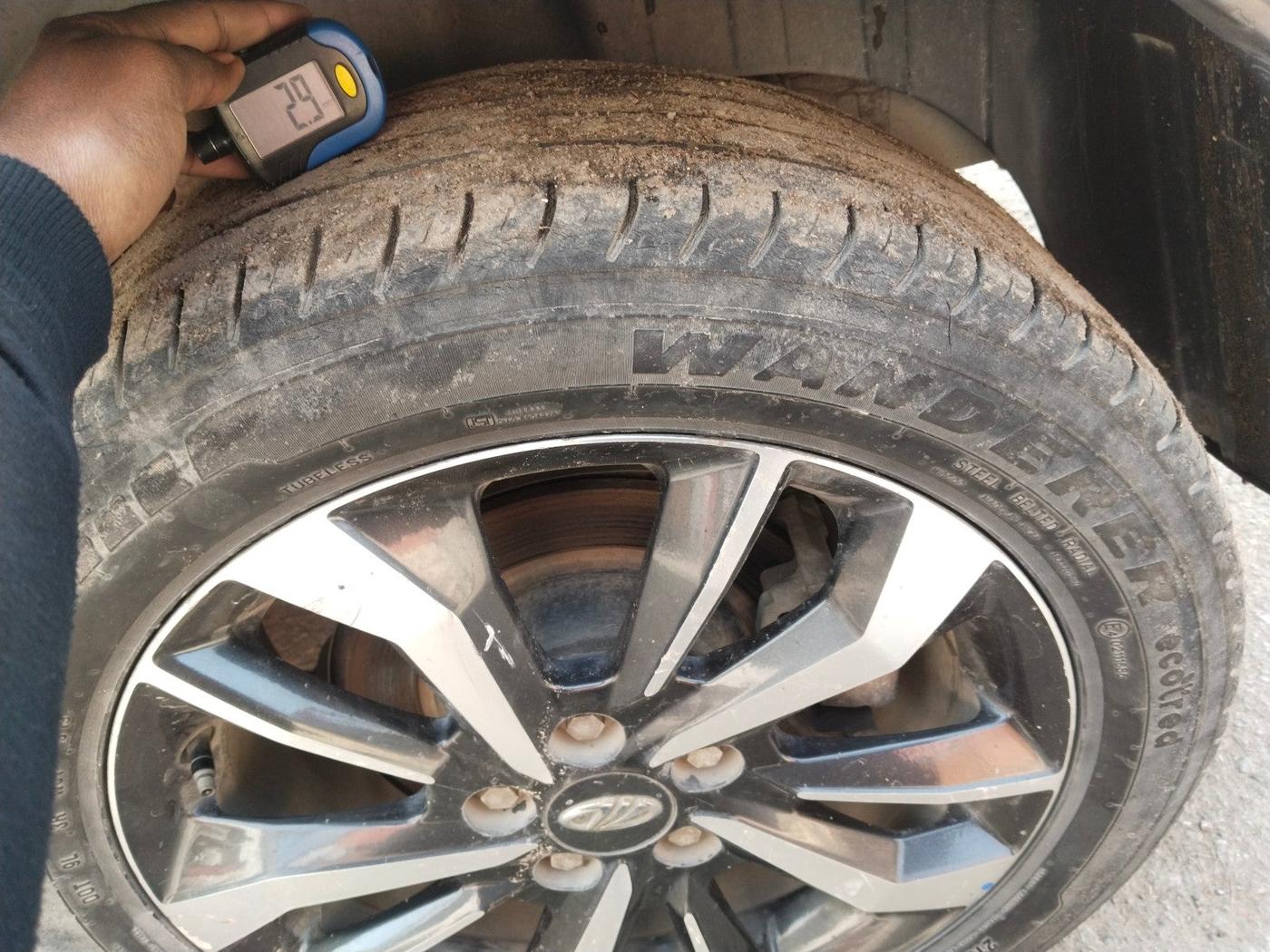 2019 Mahindra XUV300 W8 (O) 1.2 PETROL, Petrol, Manual, 99,220 km, tyre