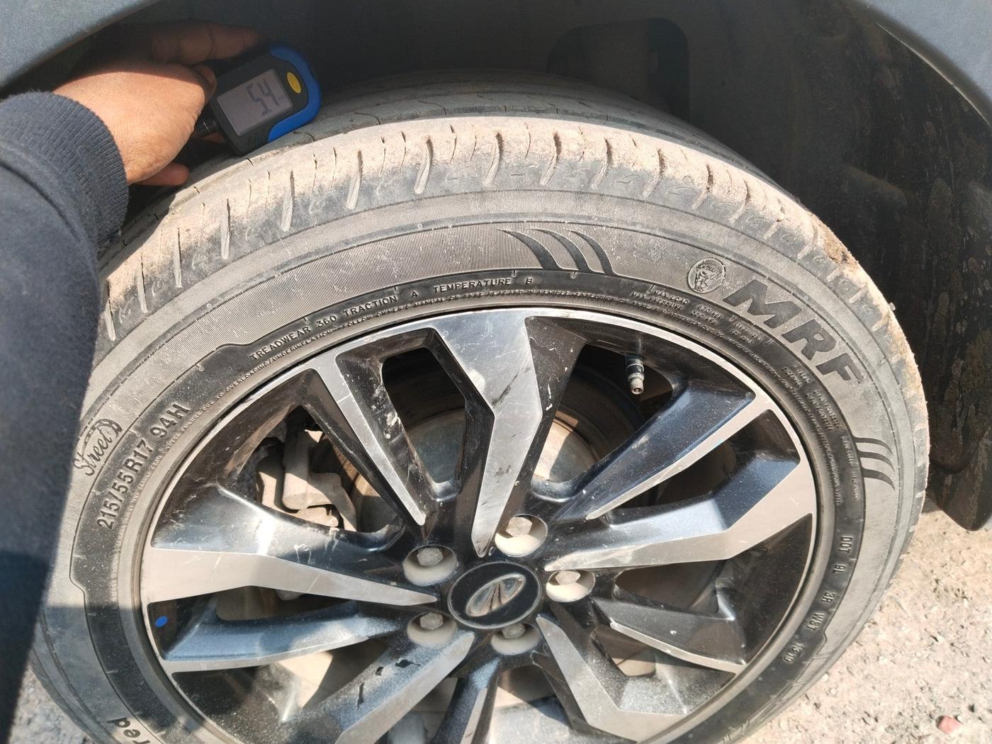 2019 Mahindra XUV300 W8 (O) 1.2 PETROL, Petrol, Manual, 99,220 km, tyre