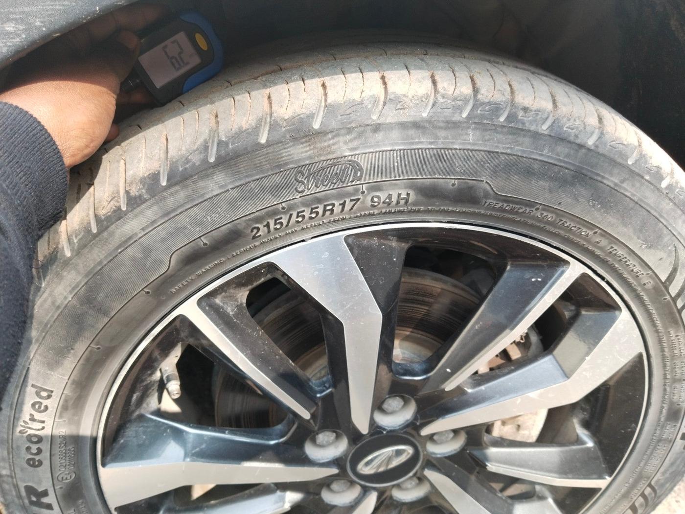 2019 Mahindra XUV300 W8 (O) 1.2 PETROL, Petrol, Manual, 99,220 km, tyre