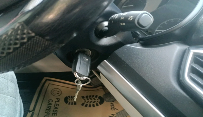 2022 Tata Safari XM, Diesel, Manual, 1,03,518 km, interior