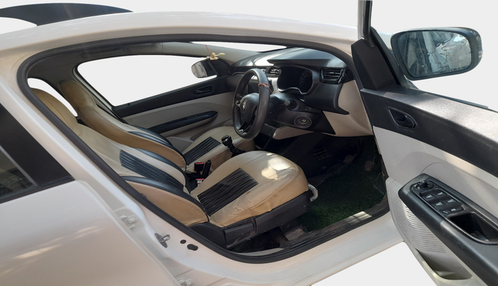 2022 Renault TRIBER RXT, Petrol, Manual, 41,837 km, interior