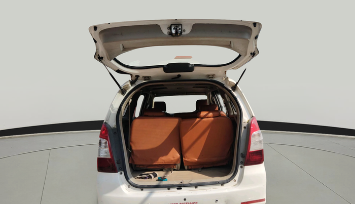 2014 Toyota Innova 2.5 GX 8 STR, Diesel, Manual, 1,30,111 km, exterior