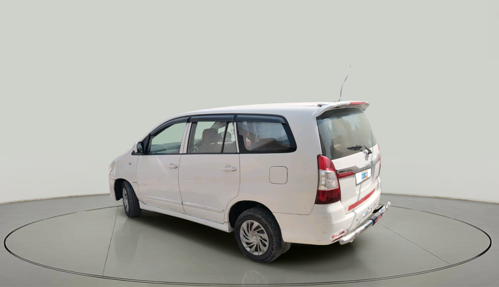 2014 Toyota Innova 2.5 GX 8 STR, Diesel, Manual, 1,30,111 km, exterior