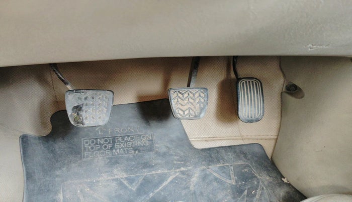 2014 Toyota Innova 2.5 GX 8 STR, Diesel, Manual, 1,30,111 km, interior