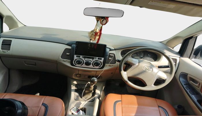 2014 Toyota Innova 2.5 GX 8 STR, Diesel, Manual, 1,30,111 km, interior