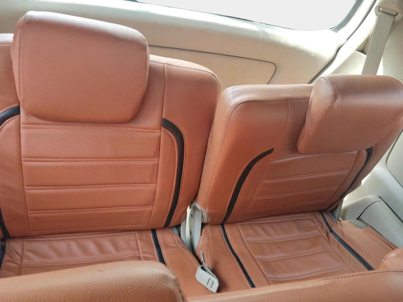 2014 Toyota Innova 2.5 GX 8 STR, Diesel, Manual, 1,30,111 km, interior