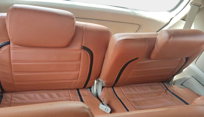 2014 Toyota Innova 2.5 GX 8 STR, Diesel, Manual, 1,30,111 km, interior