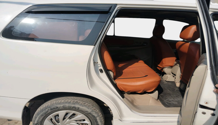 2014 Toyota Innova 2.5 GX 8 STR, Diesel, Manual, 1,30,111 km, interior