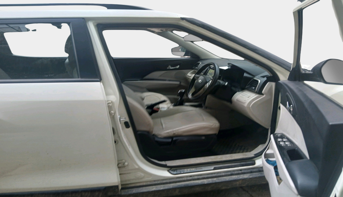 2020 Mahindra XUV300 W8 1.5 DIESEL, Diesel, Manual, 1,04,335 km, interior