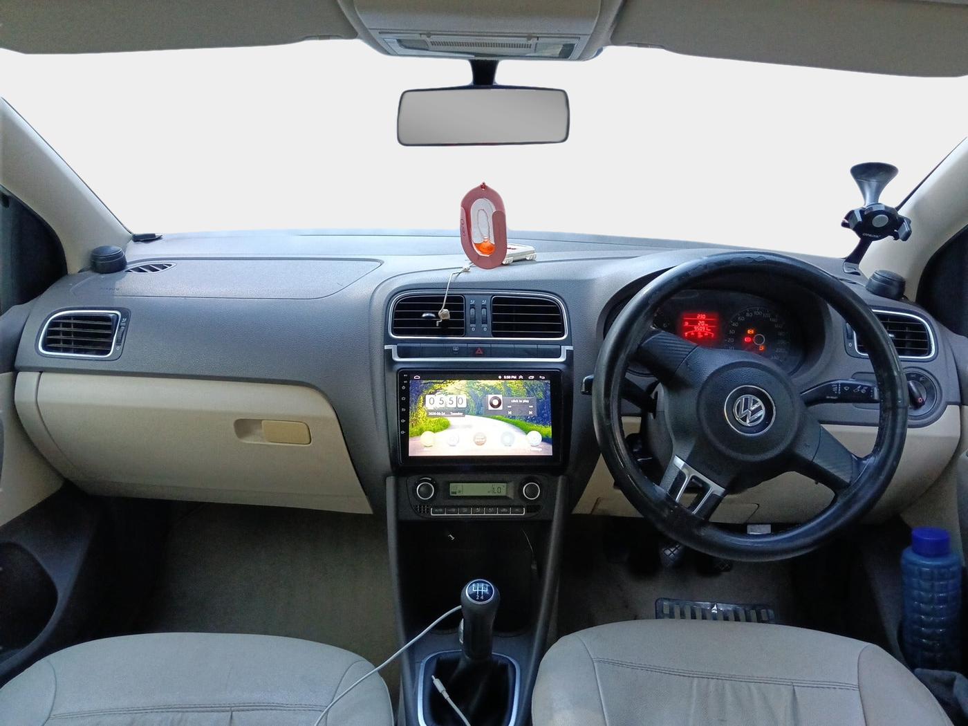 2011 Volkswagen Vento HIGHLINE 1.6 MPI, Petrol, Manual, 95,092 km, interior