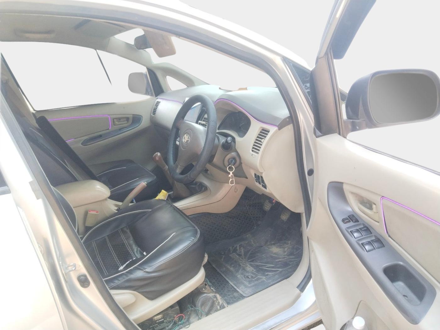 2012 Toyota Innova 2.5 G2 8STR, Diesel, Manual, 1,61,058 km, interior