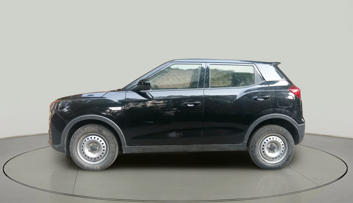 2023 Mahindra XUV300 W4 1.2 PETROL, Petrol, Manual, 10,568 km, exterior