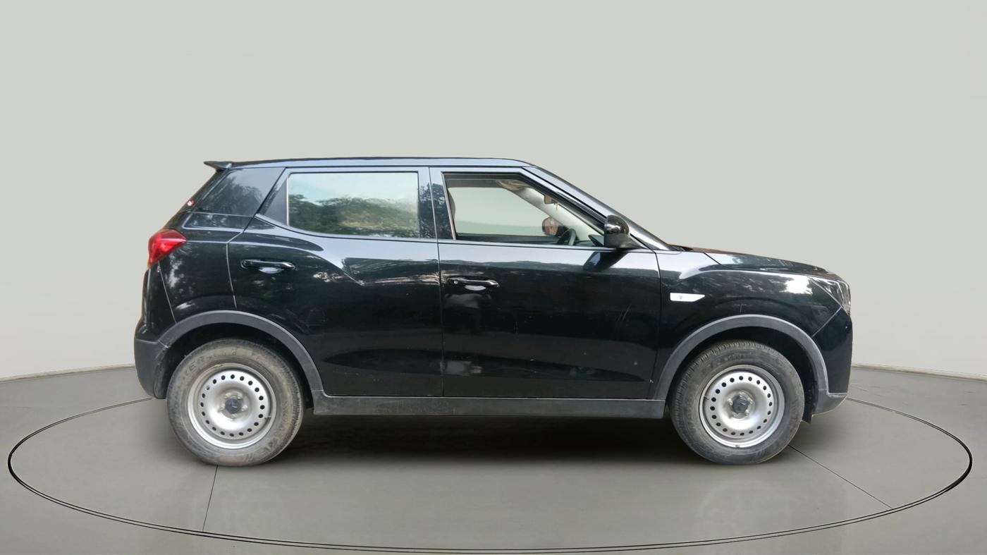 2023 Mahindra XUV300 W4 1.2 PETROL, Petrol, Manual, 10,600 km, exterior