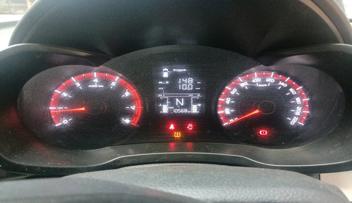 2023 Mahindra XUV300 W4 1.2 PETROL, Petrol, Manual, 10,568 km, interior