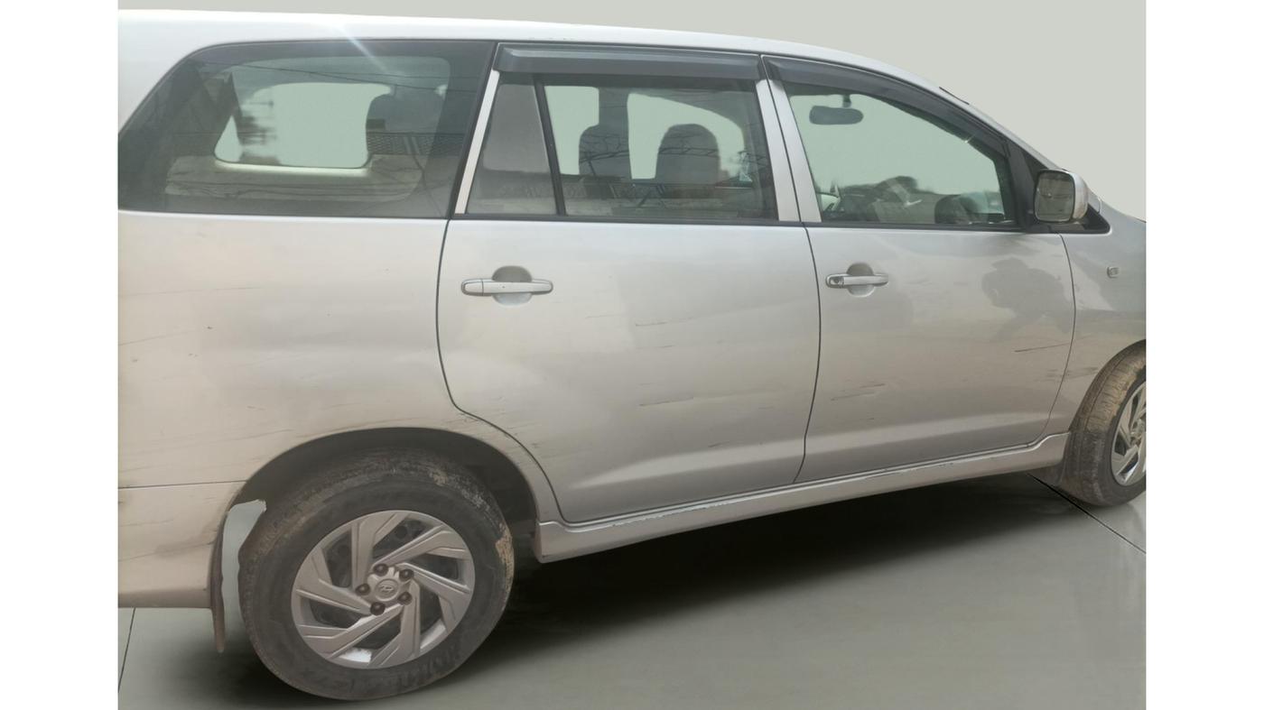 2013 Toyota Innova 2.5 GX 7 STR, Diesel, Manual, 1,86,150 km, exterior