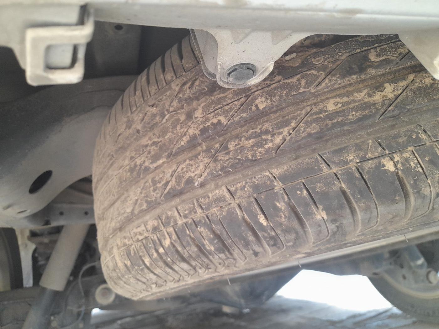 2022 Toyota Innova Crysta 2.7 ZX AT 7 STR, Petrol, Automatic, 33,945 km, tyre