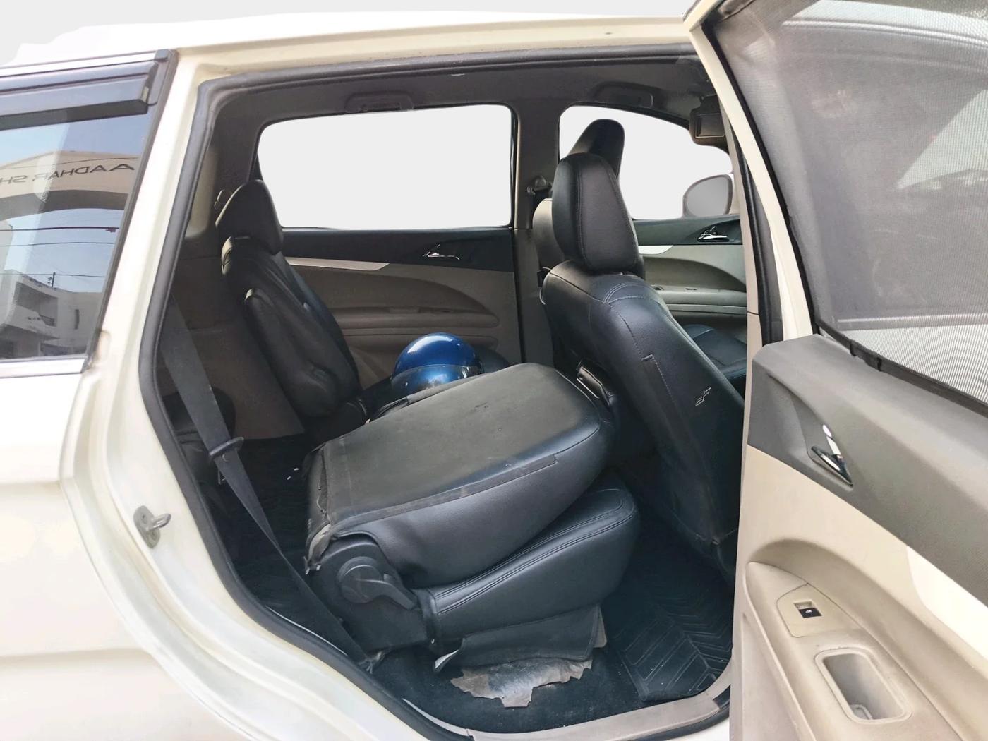 2020 Mahindra MARAZZO M 6 + 7 STR, Diesel, Manual, 85,141 km, interior