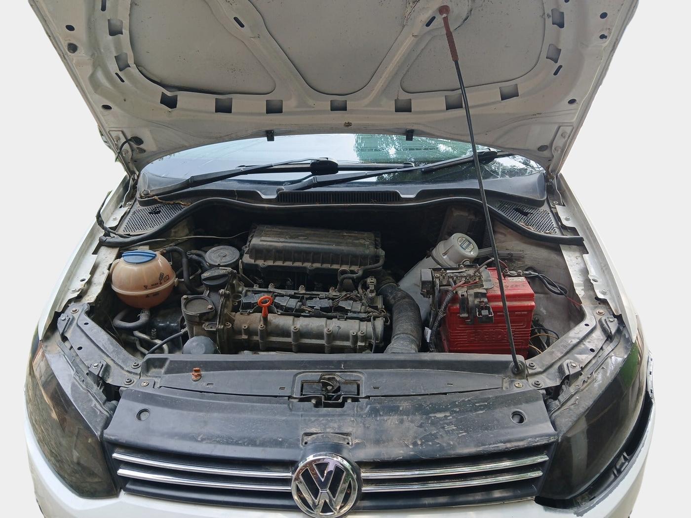 2011 Volkswagen Vento TRENDLINE 1.6, Petrol, Manual, 98,446 km, exterior