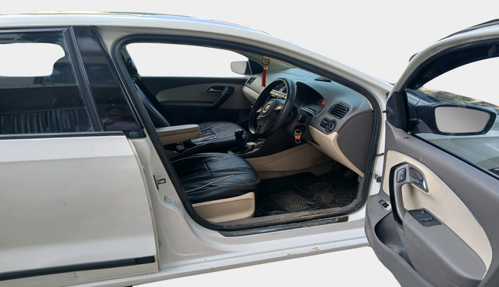 2011 Volkswagen Vento TRENDLINE 1.6, Petrol, Manual, 98,446 km, interior