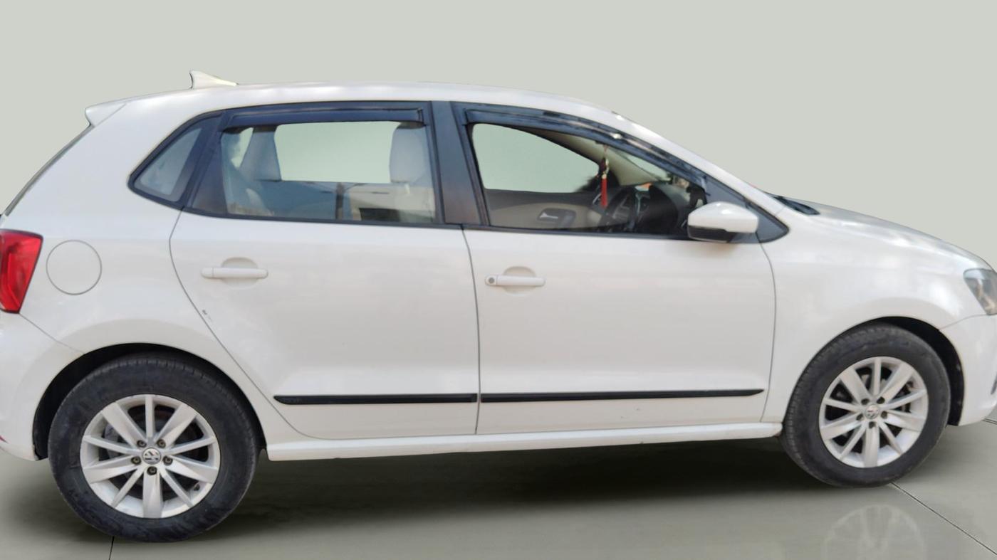 2015 Volkswagen Polo HIGHLINE1.5L, Diesel, Manual, 1,27,488 km, exterior