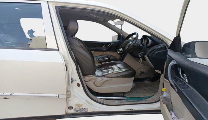 2017 Mahindra XUV500 W6, Diesel, Manual, 1,25,000 km, interior