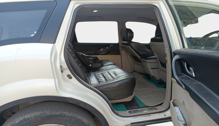 2017 Mahindra XUV500 W6, Diesel, Manual, 1,25,000 km, interior
