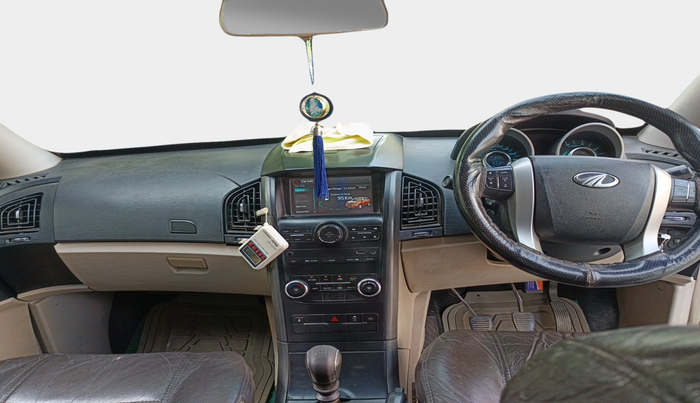 2017 Mahindra XUV500 W6, Diesel, Manual, 1,25,000 km, interior