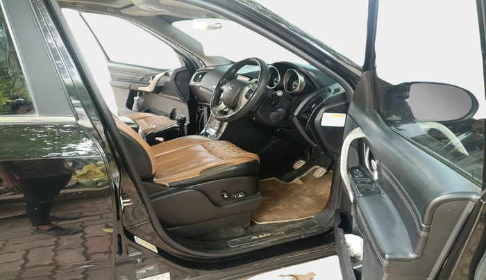 2020 Mahindra XUV500 W11, Diesel, Manual, 1,01,638 km, interior