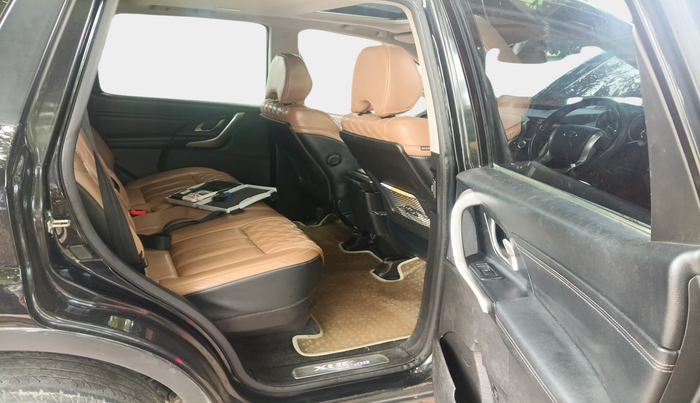 2020 Mahindra XUV500 W11, Diesel, Manual, 1,01,638 km, interior