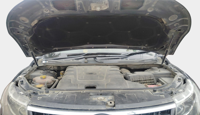 2018 Mahindra XUV500 W11, Diesel, Manual, 1,75,458 km, exterior