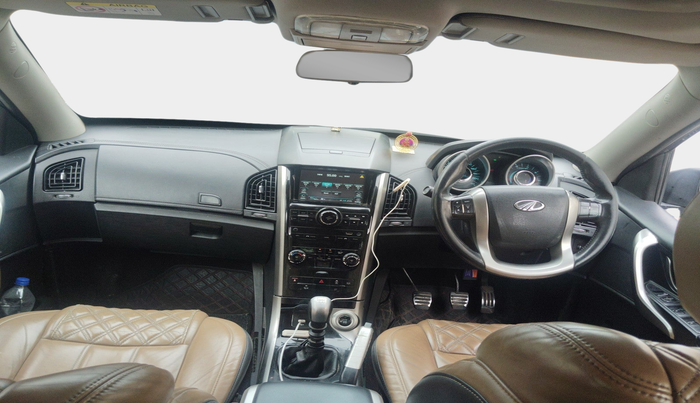 2018 Mahindra XUV500 W11, Diesel, Manual, 1,75,458 km, interior