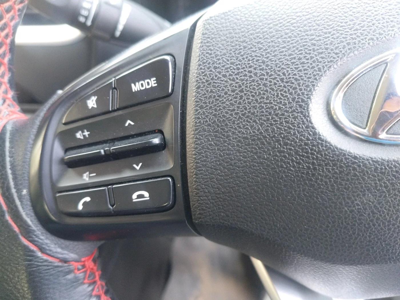 2019 Hyundai VENUE S 1.2, Petrol, Manual, 18,179 km, interior