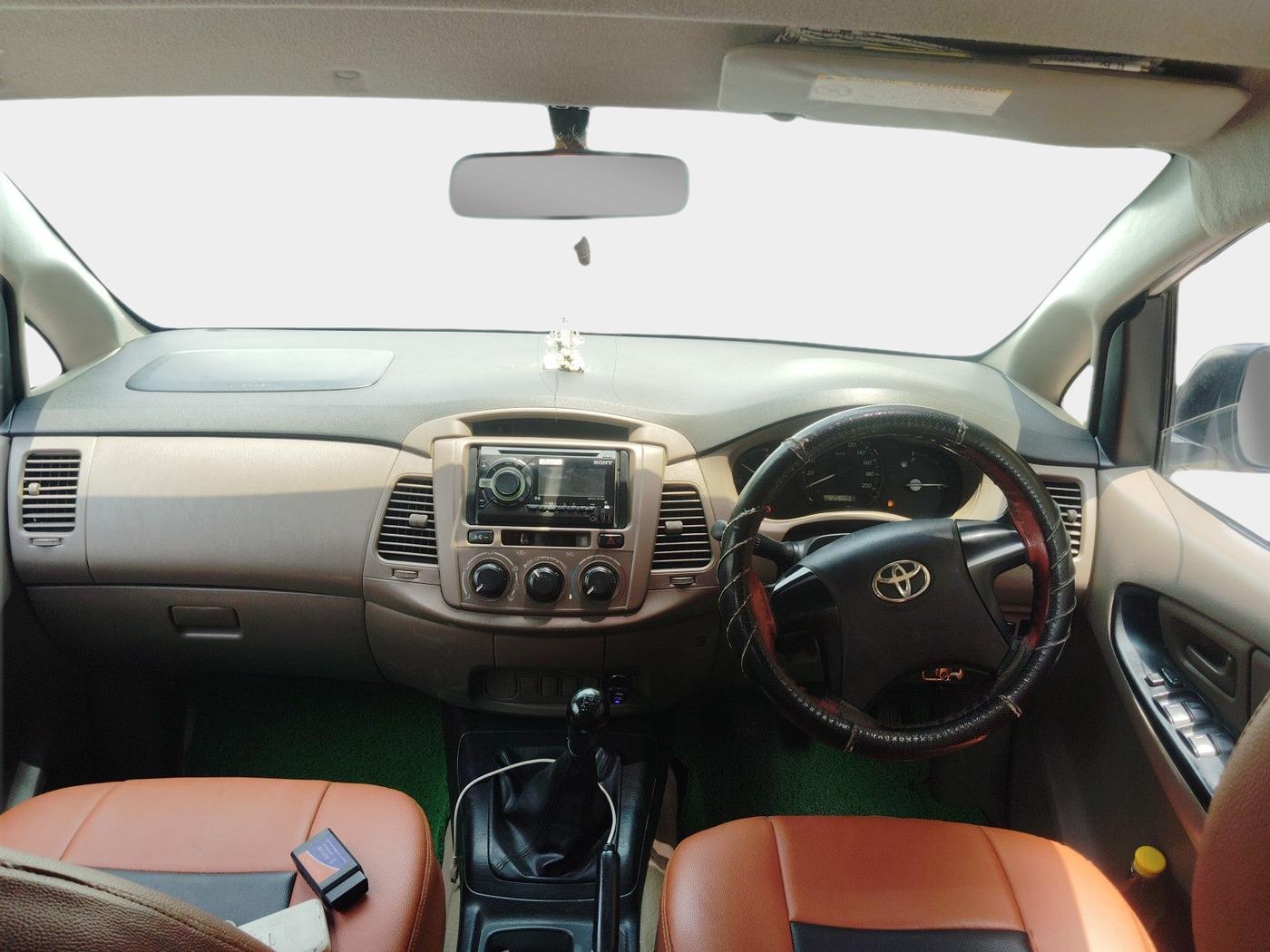 2016 Toyota Innova 2.5 G 8 STR, Diesel, Manual, 2,51,482 km, interior