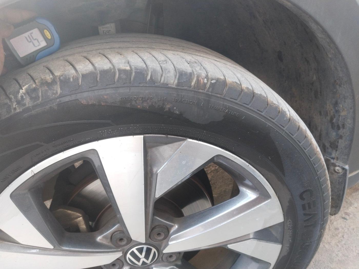 2023 Volkswagen TAIGUN TOPLINE 1.0 TSI MT, Petrol, Manual, 30,087 km, tyre