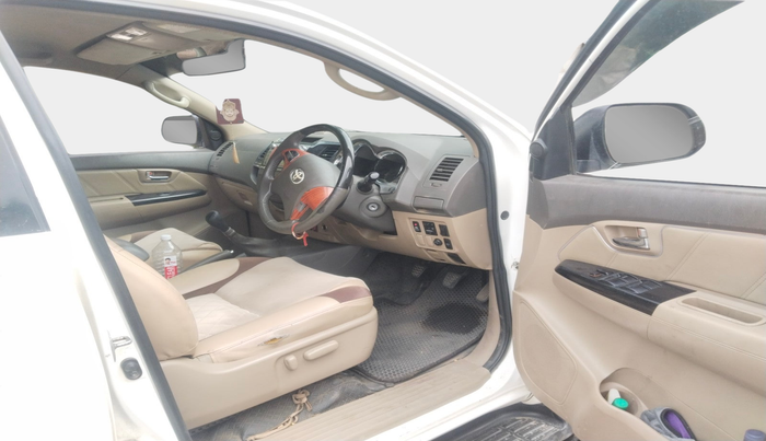 2014 Toyota Fortuner 3.0 4X2 MT, Diesel, Manual, 1,24,137 km, interior