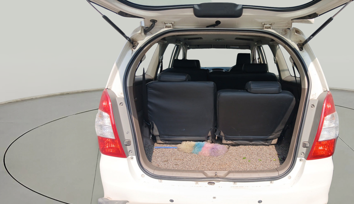 2016 Toyota Innova 2.5 GX 8 STR, Diesel, Manual, 2,17,832 km, exterior