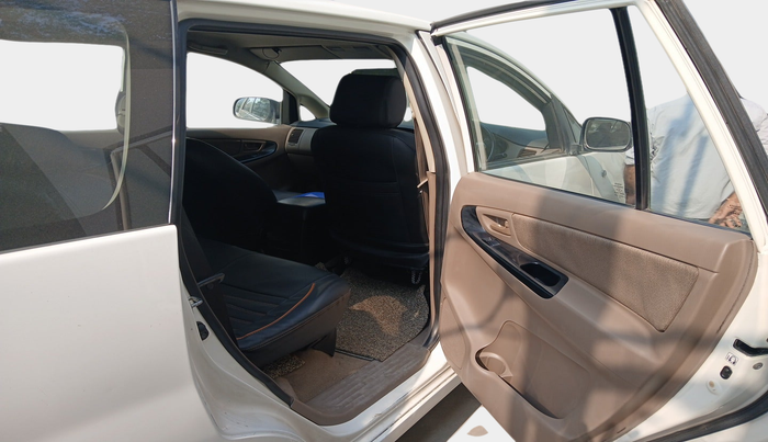 2016 Toyota Innova 2.5 GX 8 STR, Diesel, Manual, 2,17,832 km, interior