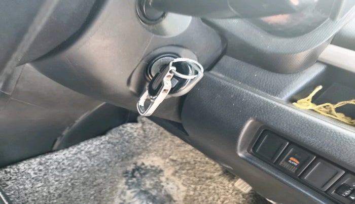 2015 Maruti Swift LXI, Petrol, Manual, 85,019 km, interior