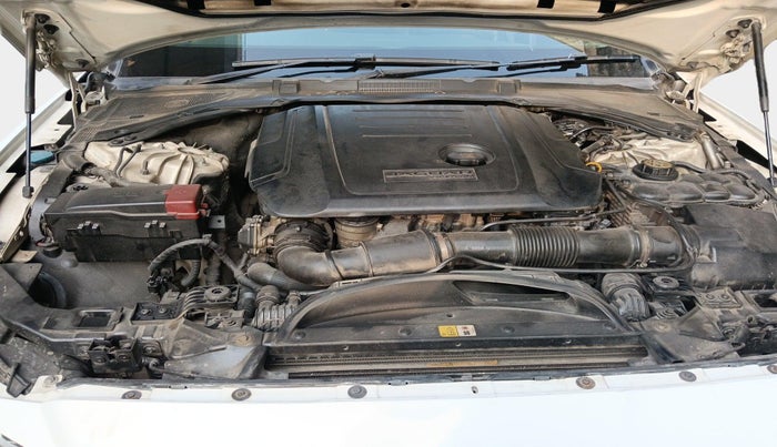 2016 Jaguar XF 2.0 DIESEL PURE, Diesel, Automatic, 1,20,493 km, exterior