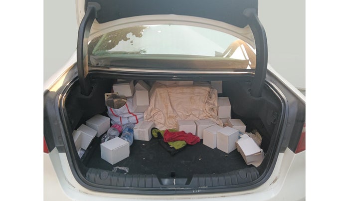 2016 Jaguar XF 2.0 DIESEL PURE, Diesel, Automatic, 1,20,493 km, exterior