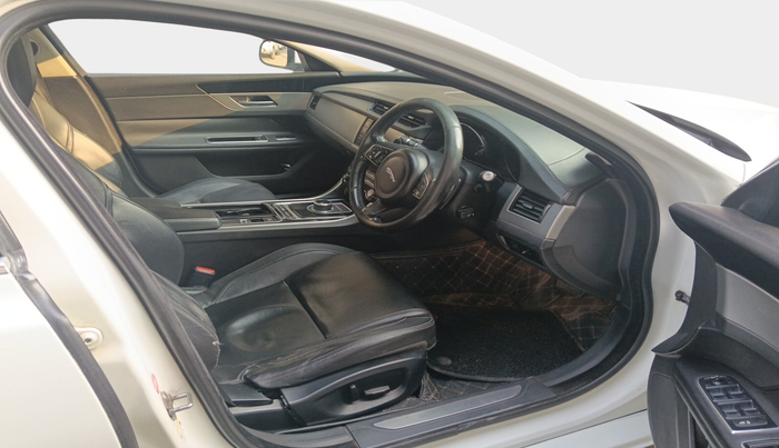 2016 Jaguar XF 2.0 DIESEL PURE, Diesel, Automatic, 1,20,493 km, interior