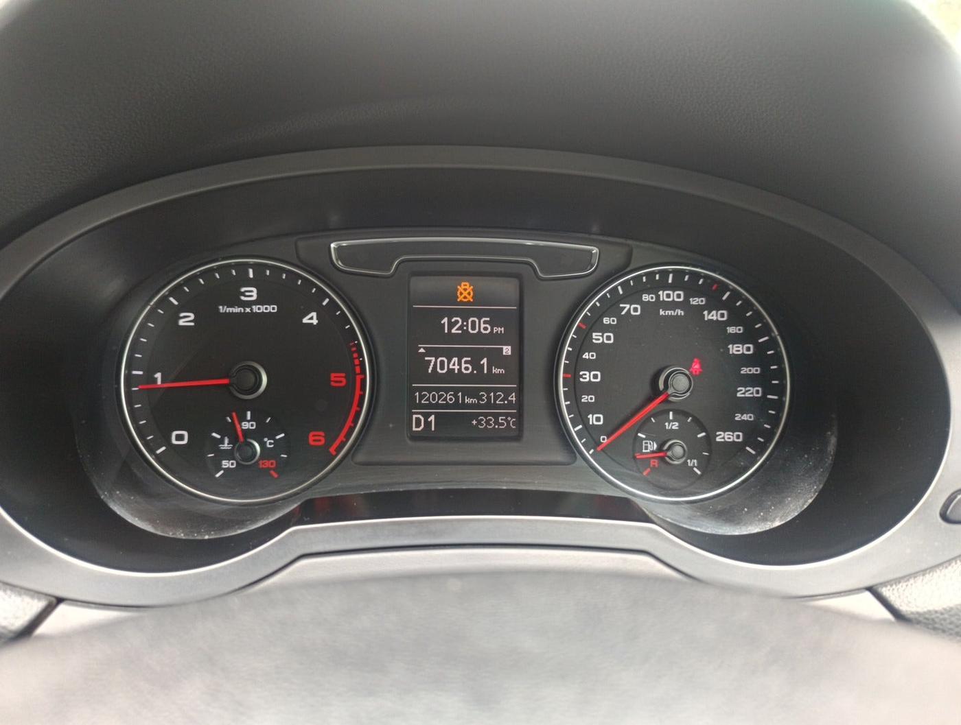 2015 Audi Q3 35 TDI Quattro, Diesel, Automatic, 1,20,261 km, interior